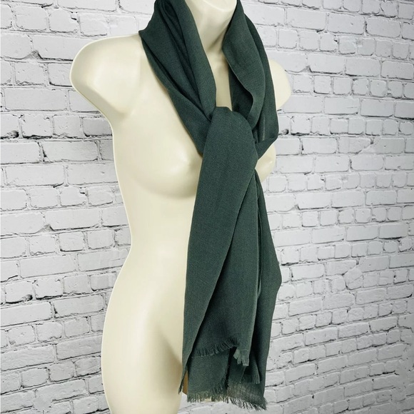 Javier Simorra Barcelona Green 100% Wool Lightweight Breathable Fringe Scarf - Picture 2 of 7